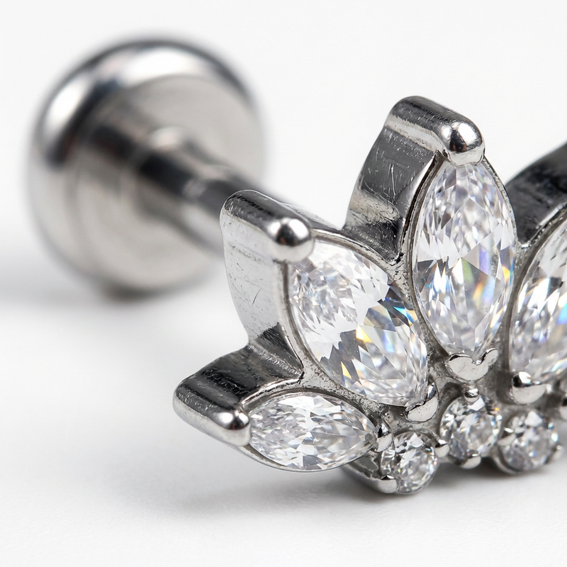 Barretta con fiore zirconato in Titanio G23 - Piercing per orecchio