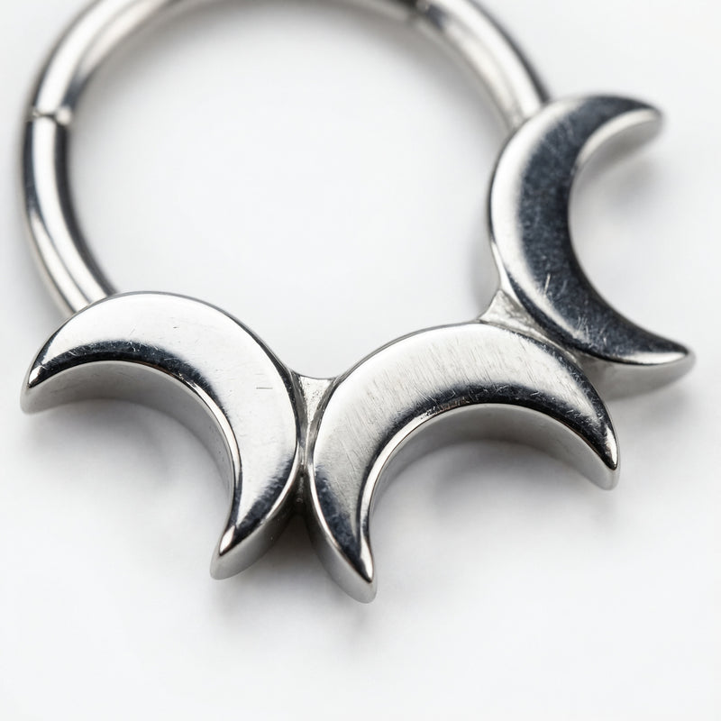 Piercing con tre mezze lune  in Titanio G23 - Piercing per Lobo, helix, daith, septum