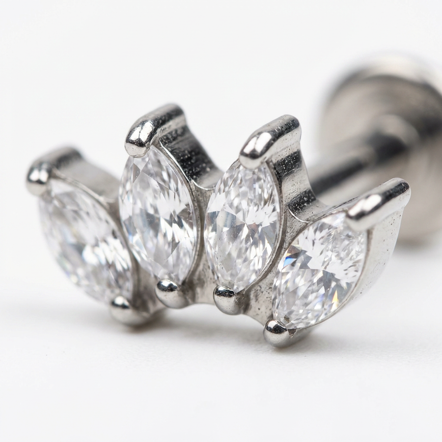 Piercing con quattro zirconi in Titanio G23- Piercing per Lobo, helix, forward helix, conch, flat, tragus