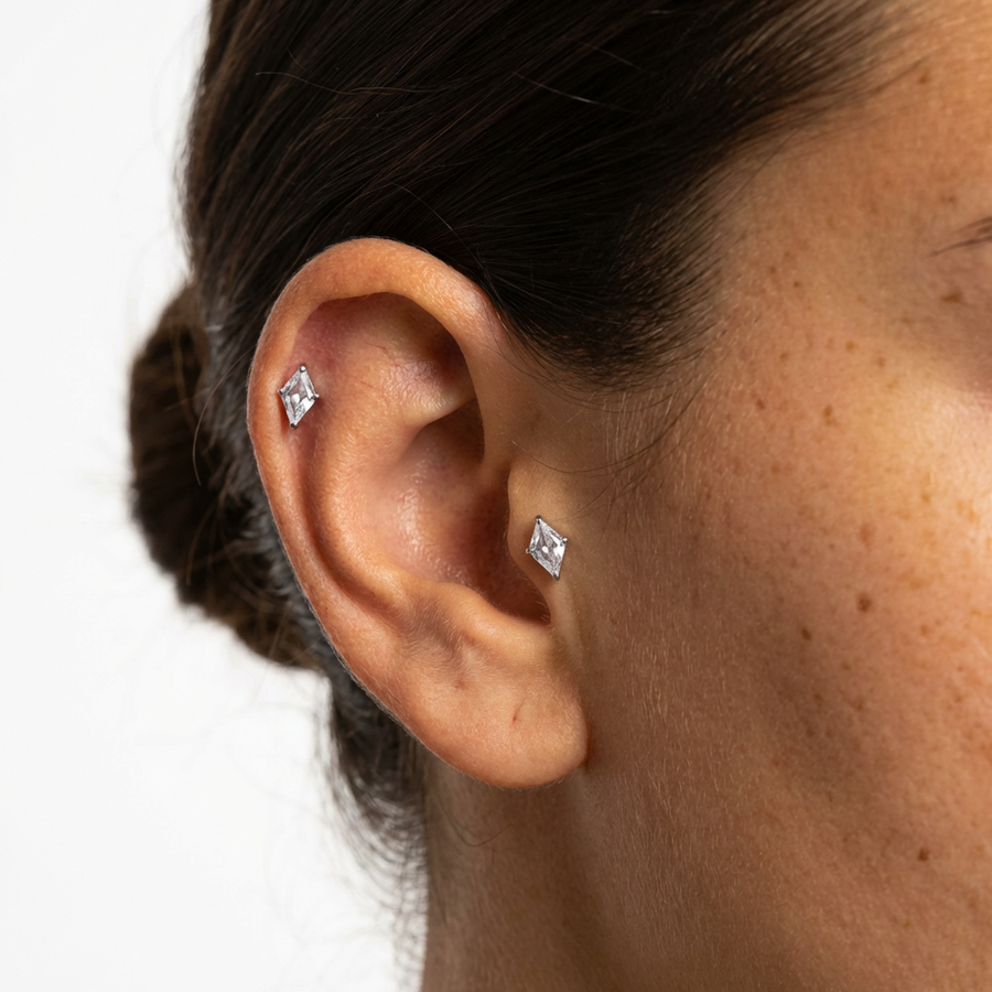 Piercing con zircone in Titanio G23- Piercing per Lobo, helix, forward helix, conch, flat, tragus
