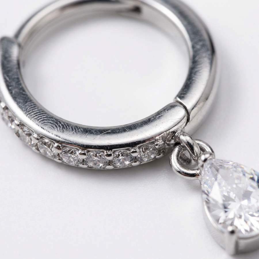 Cerchietto zirconato con goccia pendente in Titanio - Piercing per orecchio