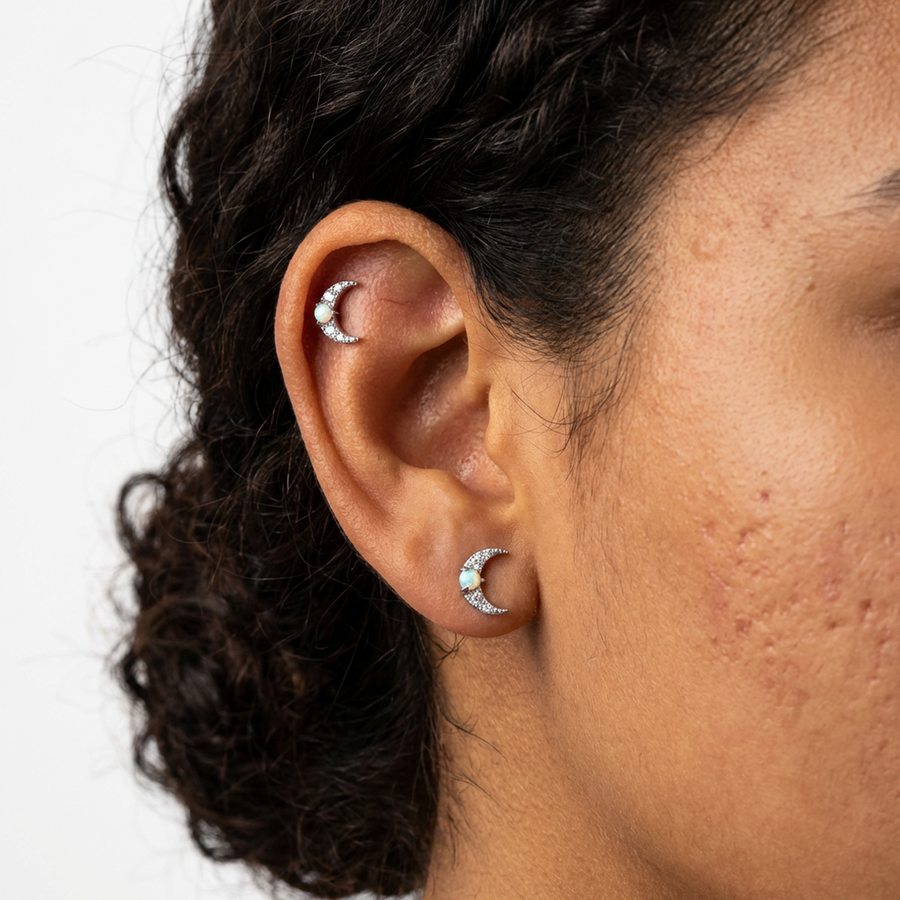 Piercing con mezza luna di zirconi in Titanio G23- Piercing per Lobo, helix, forward helix, conch, flat, tragus