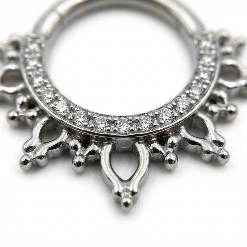 Piercing con zirconi e coroncina in Titanio G23 - Piercing per Lobo, helix, daith, septum