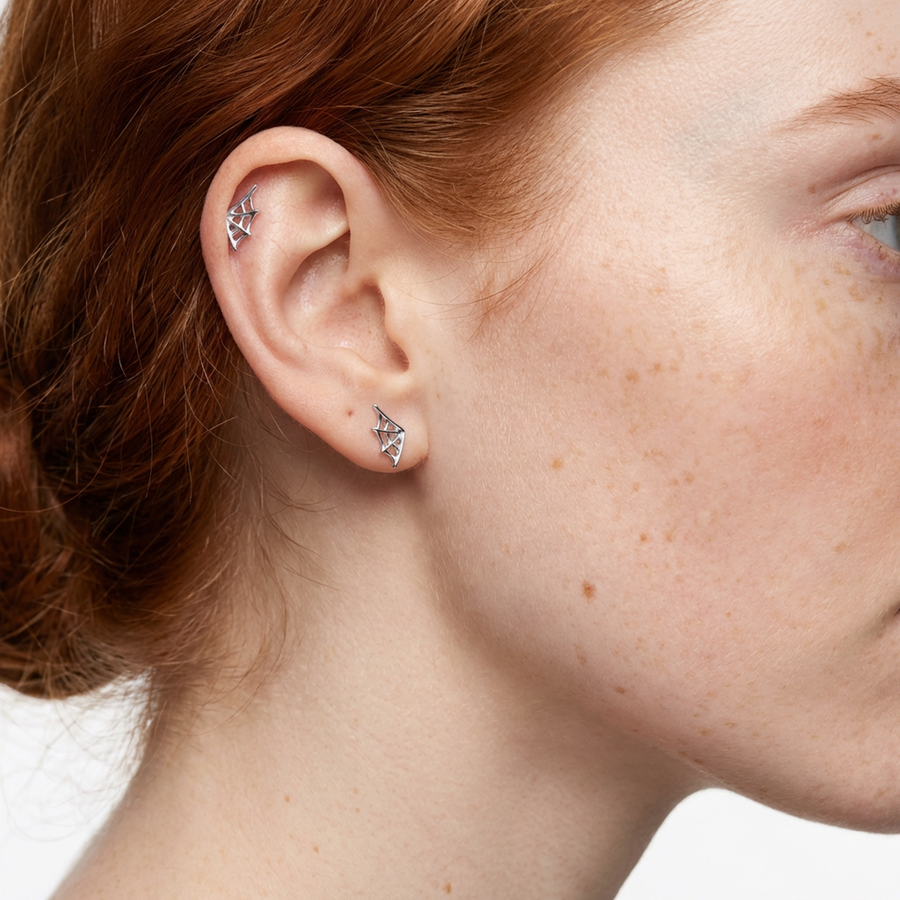 Piercing con ragnatela in Titanio G23- Piercing per Lobo, helix, forward helix, conch, flat, tragus