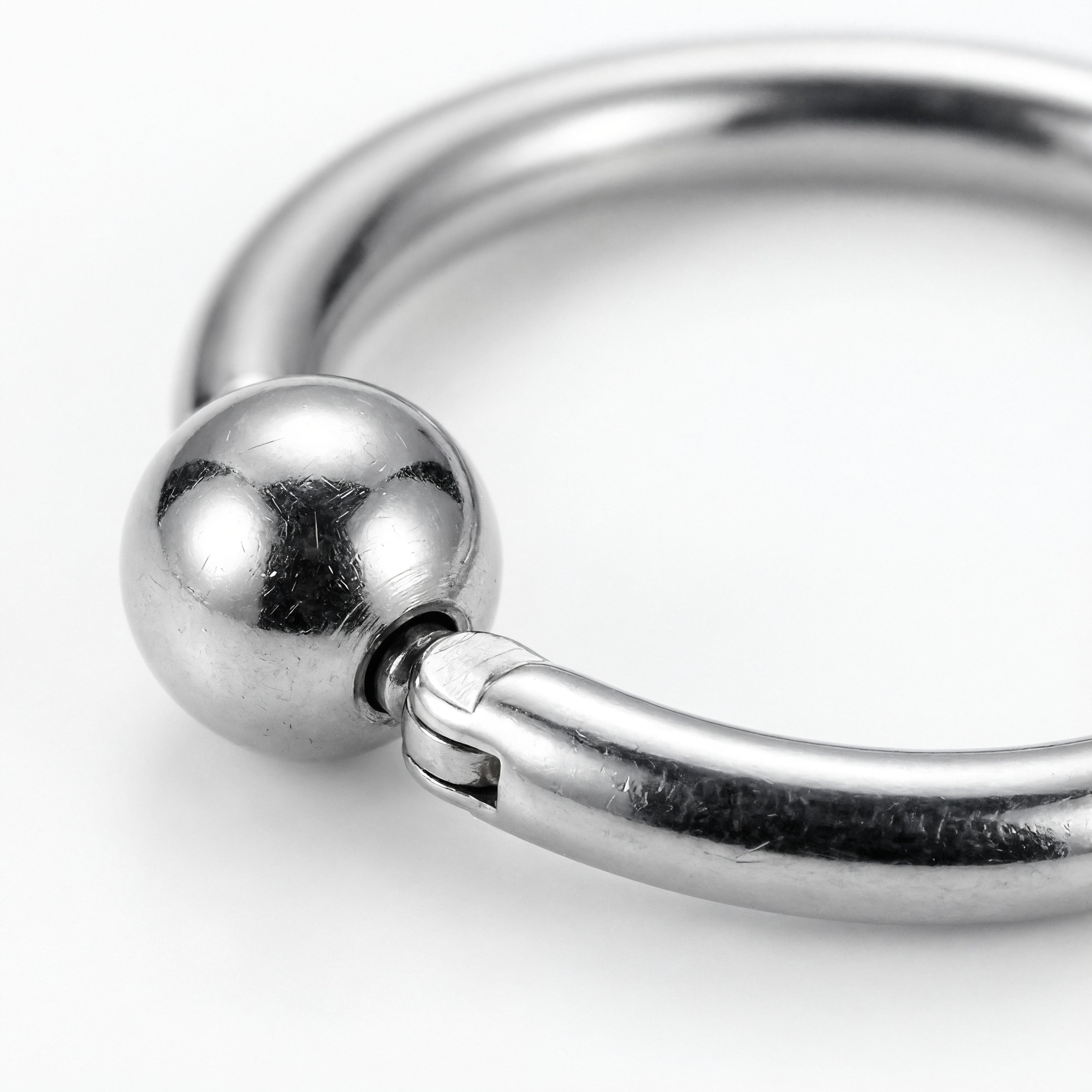 Cerchietto clicker con pallina in Titanio F136 - Piercing per orecchio, naso, labbra, sopracciglio