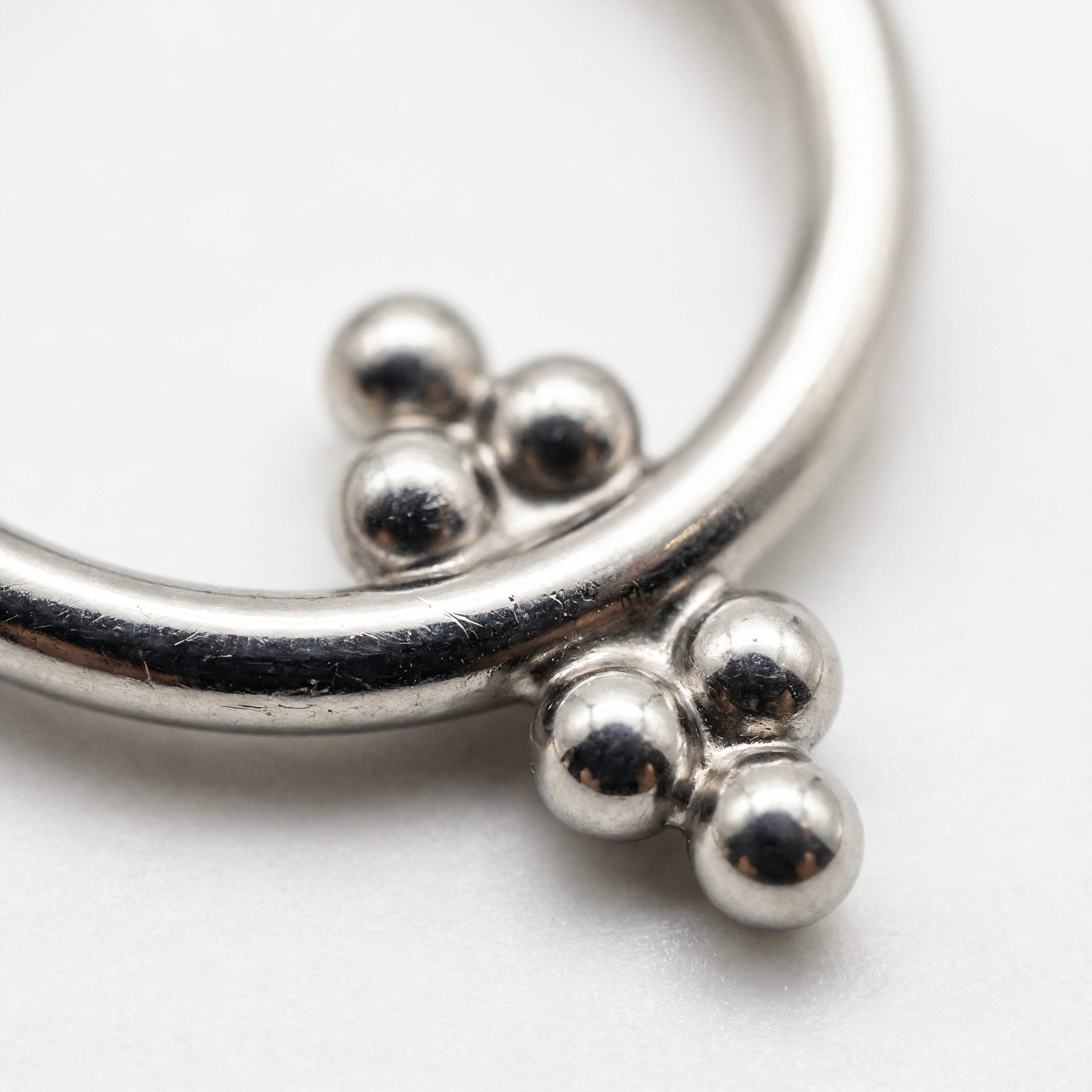 Piercing con palline in Titanio G23 - Piercing per Lobo, helix, daith, septum