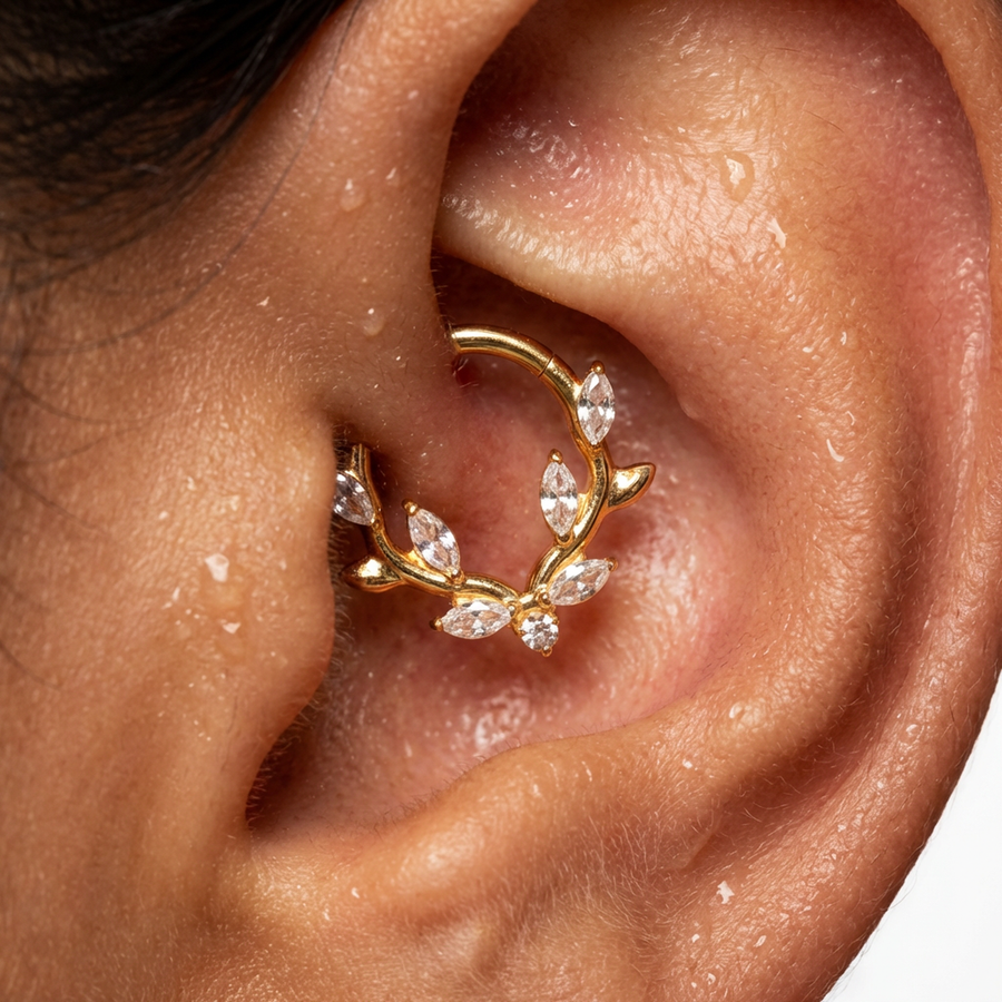 Cerchietto con sette zirconi in Titanio - Piercing per orecchio / naso
