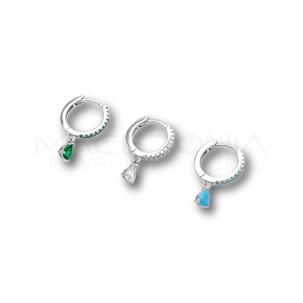 Orecchino in Argento 925 con chiusura clicker con ciondolo a goccia con zirconi colorati.