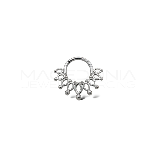 ORECCHINO A CERCHIO CON PETALI E PUNTE