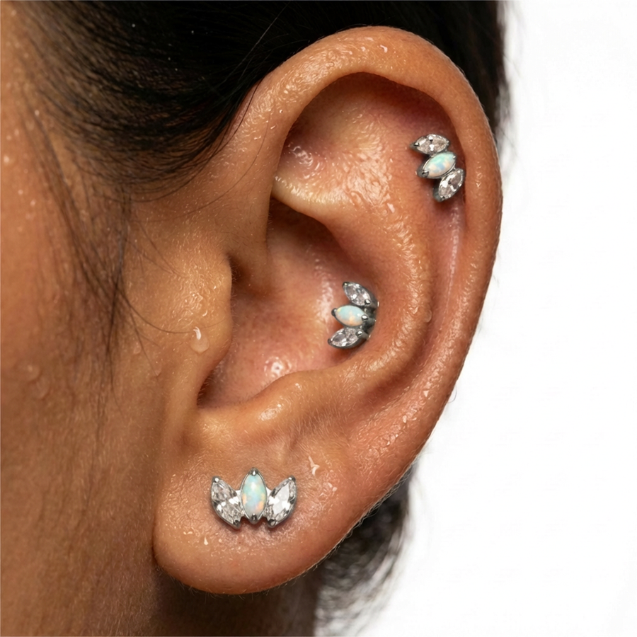 Piercing con tre zirconi in Titanio G23- Piercing per Lobo, helix, forward helix, conch, flat, tragus
