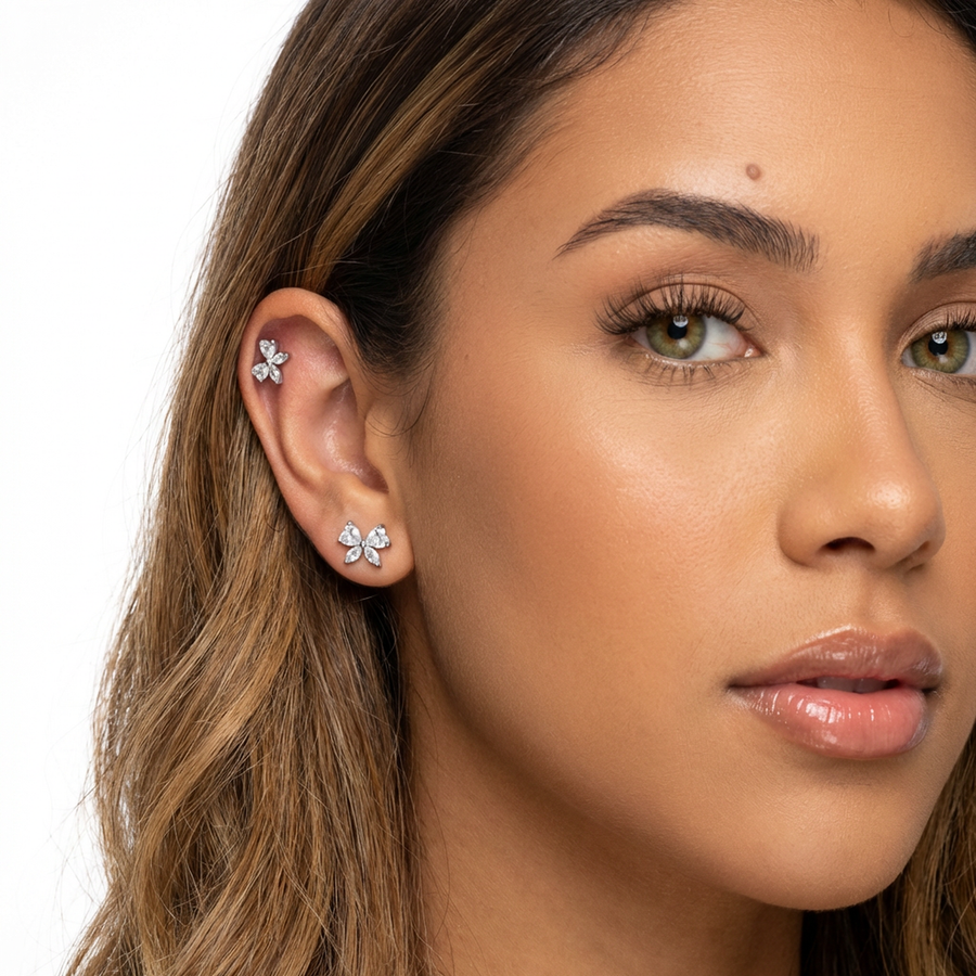 Piercing con fiocco di zirconi in Titanio G23- Piercing per Lobo, helix, forward helix, conch, flat, tragus
