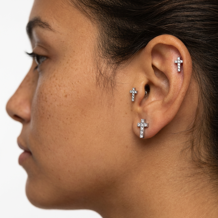 Piercing con croce di zirconi in Titanio G23- Piercing per Lobo, helix, forward helix, conch, flat, tragus
