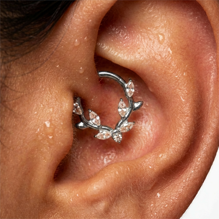 Cerchietto con sette zirconi in Titanio - Piercing per orecchio / naso