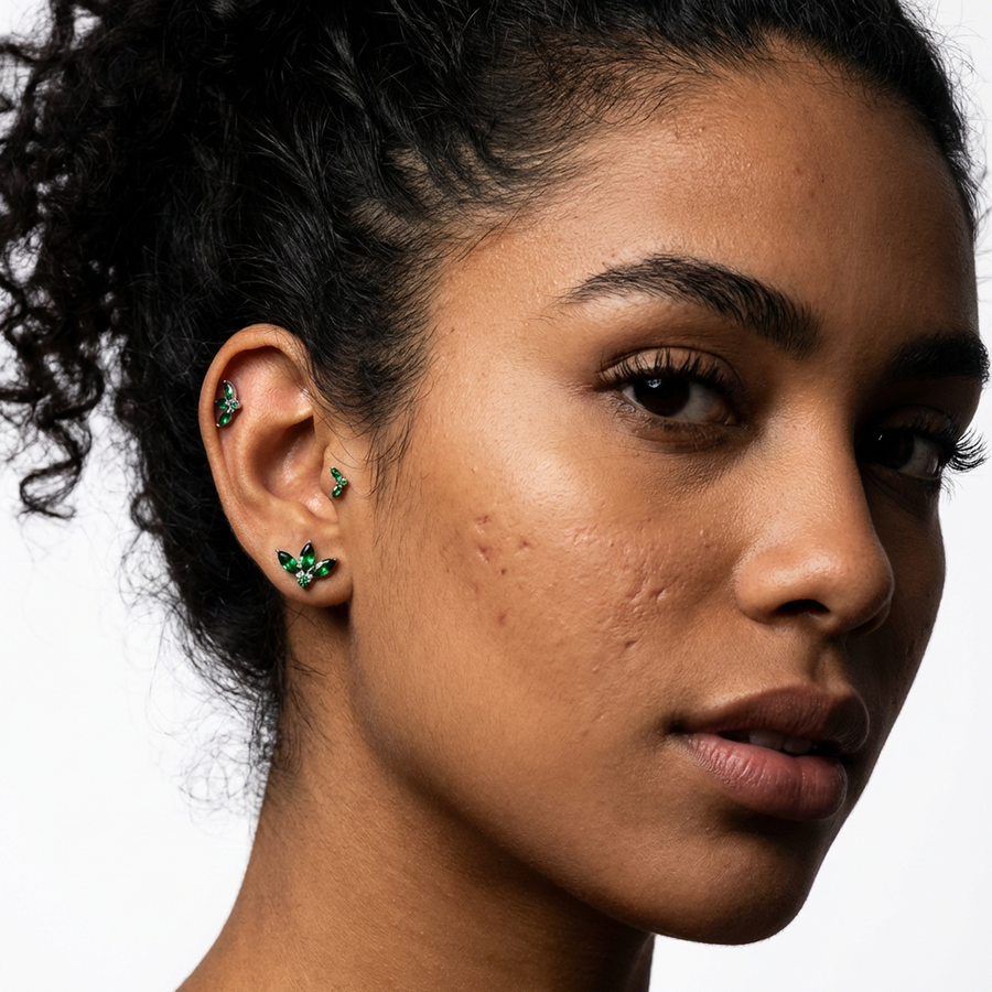 Piercing con zirconi verdi in Titanio G23- Piercing per Lobo, helix, forward helix, conch, flat, tragus