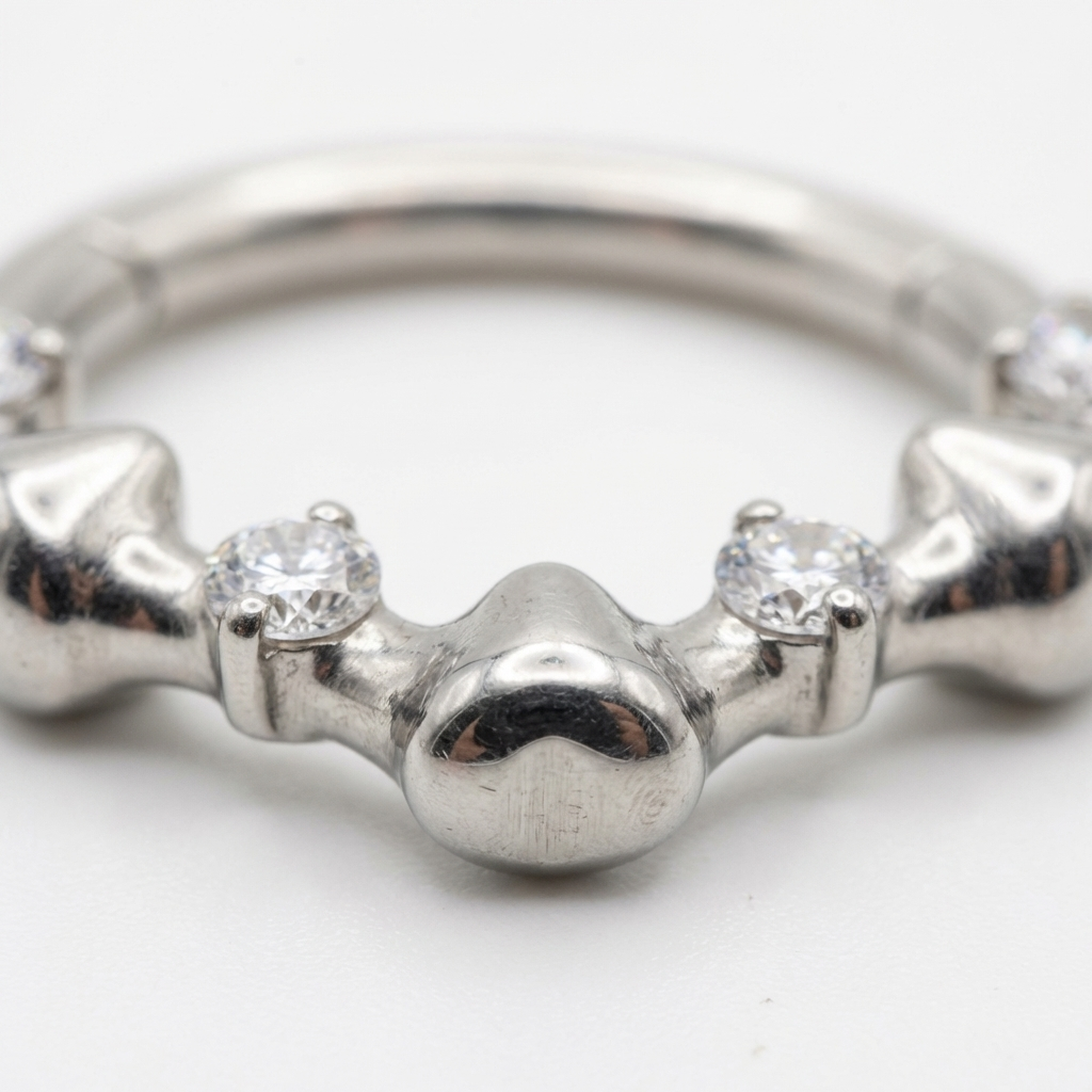 Piercing con zirconi in Titanio G23 - Piercing per Lobo, helix, daith, septum