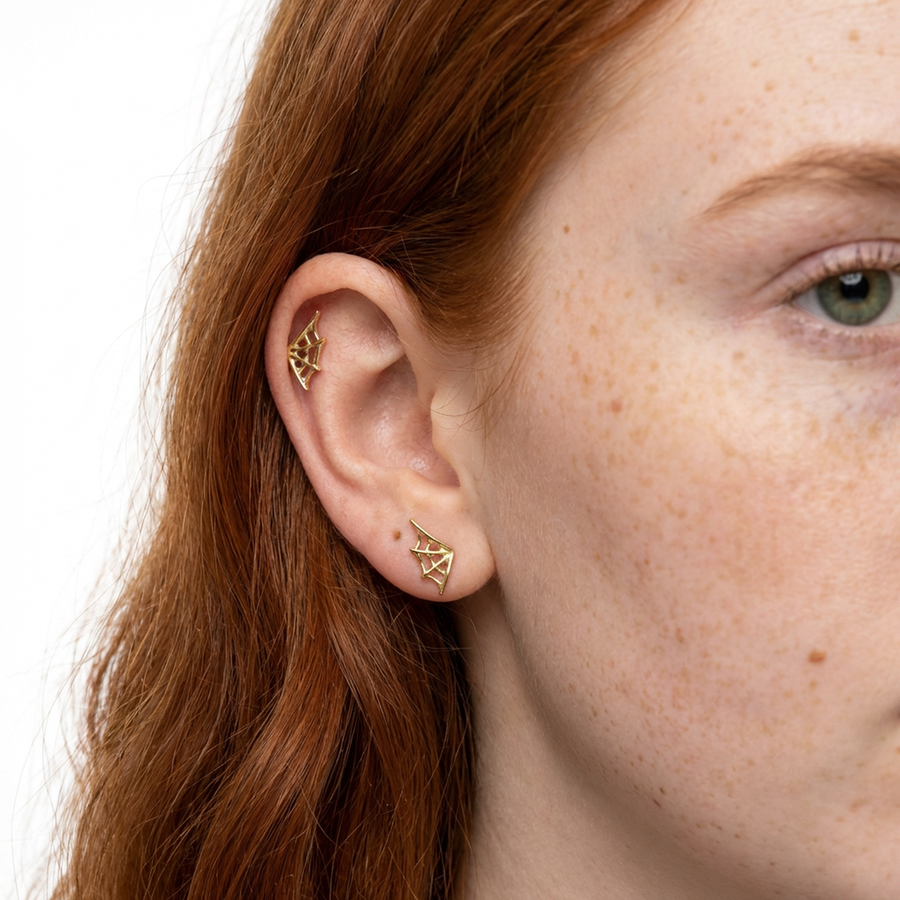 Piercing con ragnatela in Titanio G23- Piercing per Lobo, helix, forward helix, conch, flat, tragus