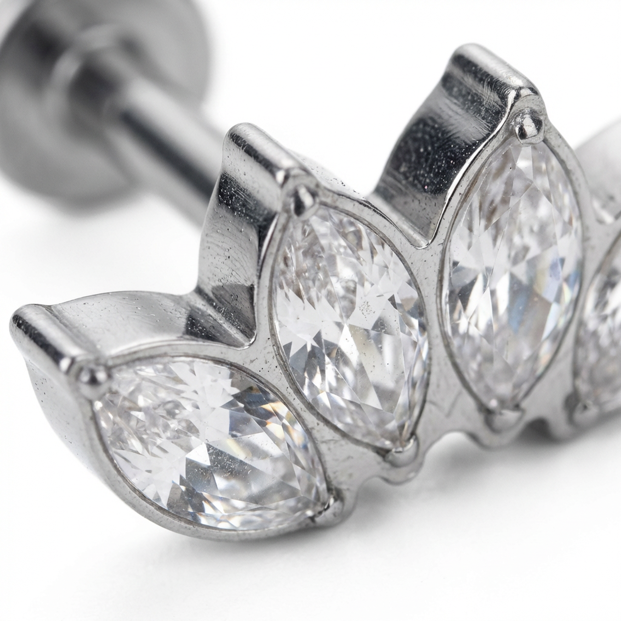 Piercing con quattro zirconi in Titanio G23- Piercing per Lobo, helix, forward helix, conch, flat, tragus
