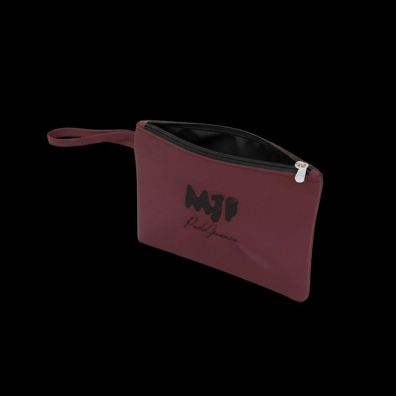 Pochette Bordò Idrorepellente MJP con Firma Paolo Giausa – Eleganza e Stile Iconico